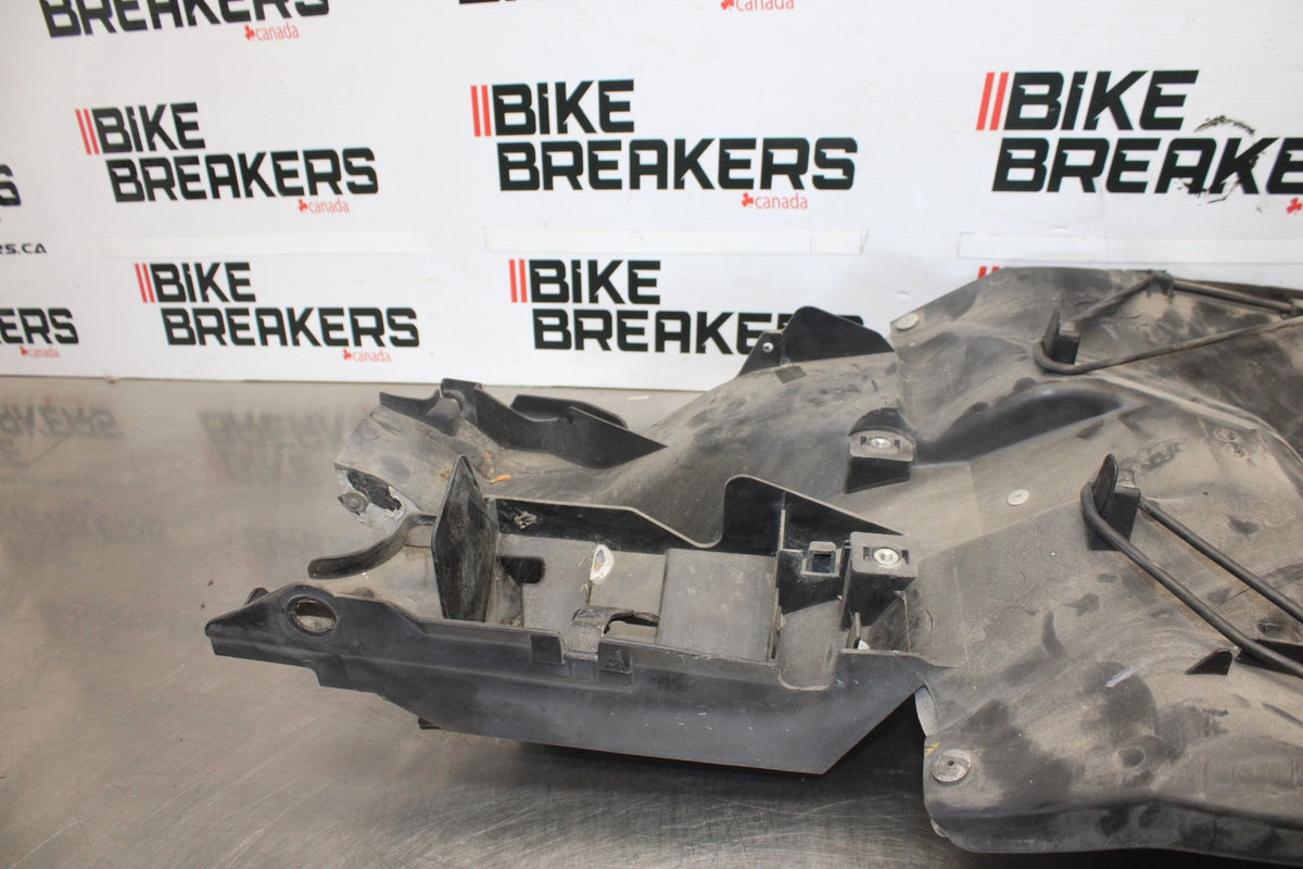 06-07 HONDA INTERCEPTOR 800 VFR800 REAR TAIL UNDERTAIL FAIRING COWL FENDER BB917