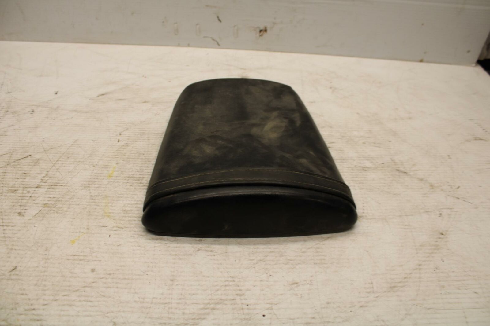 05-06 HONDA CBR600RR REAR BACK PASSENGER TANDEM SEAT PAD SADDLE PILLION BB307