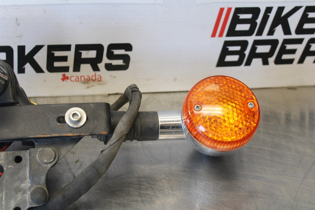 95 HONDA SHADOW 1100 REAR TURN SIGNAL BAR MOUNT & LIGHTS BB885