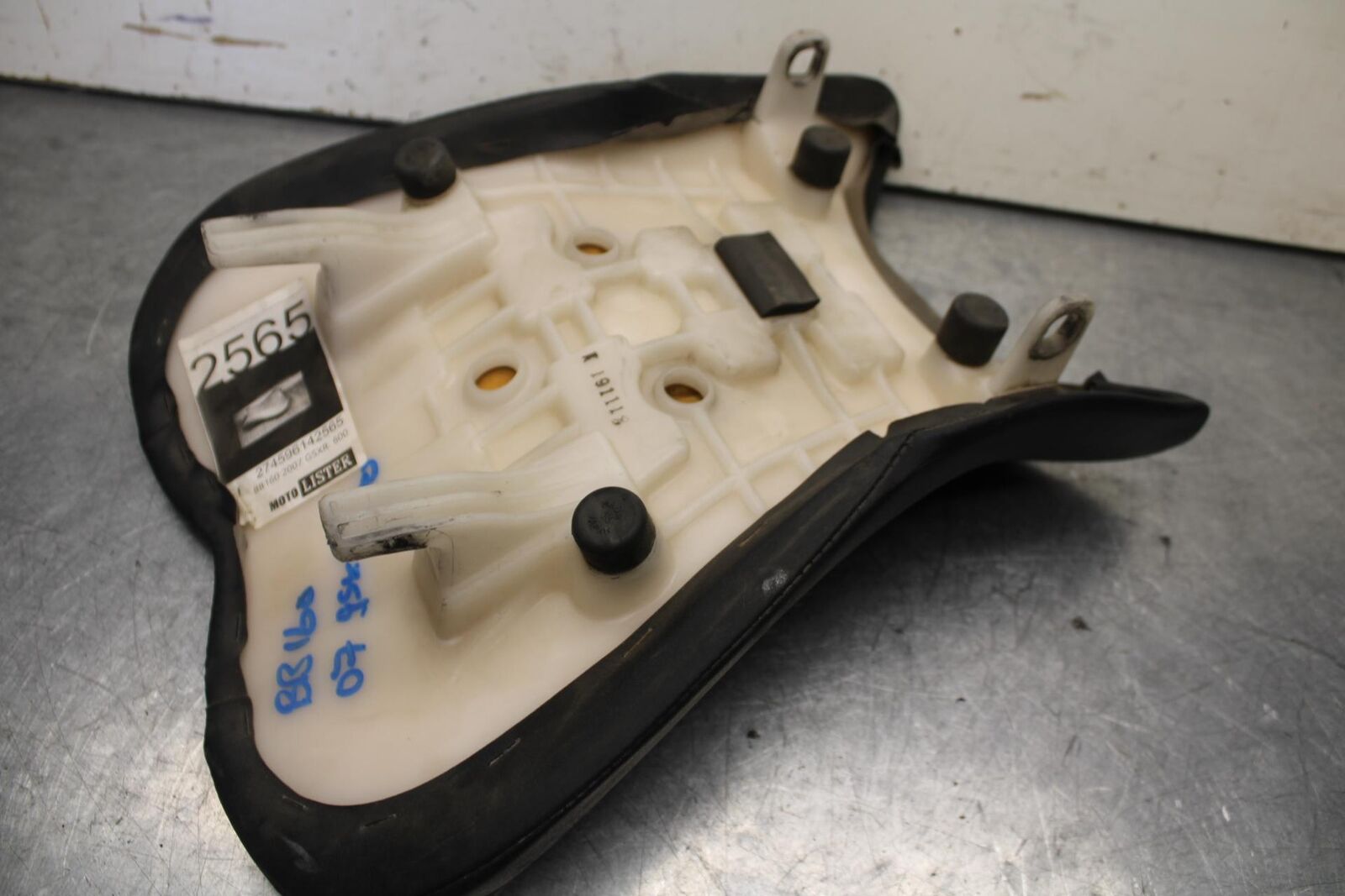 1995 Suzuki RF600R FRONT DRIVERS SEAT PAD SADDLE PILLION BB104