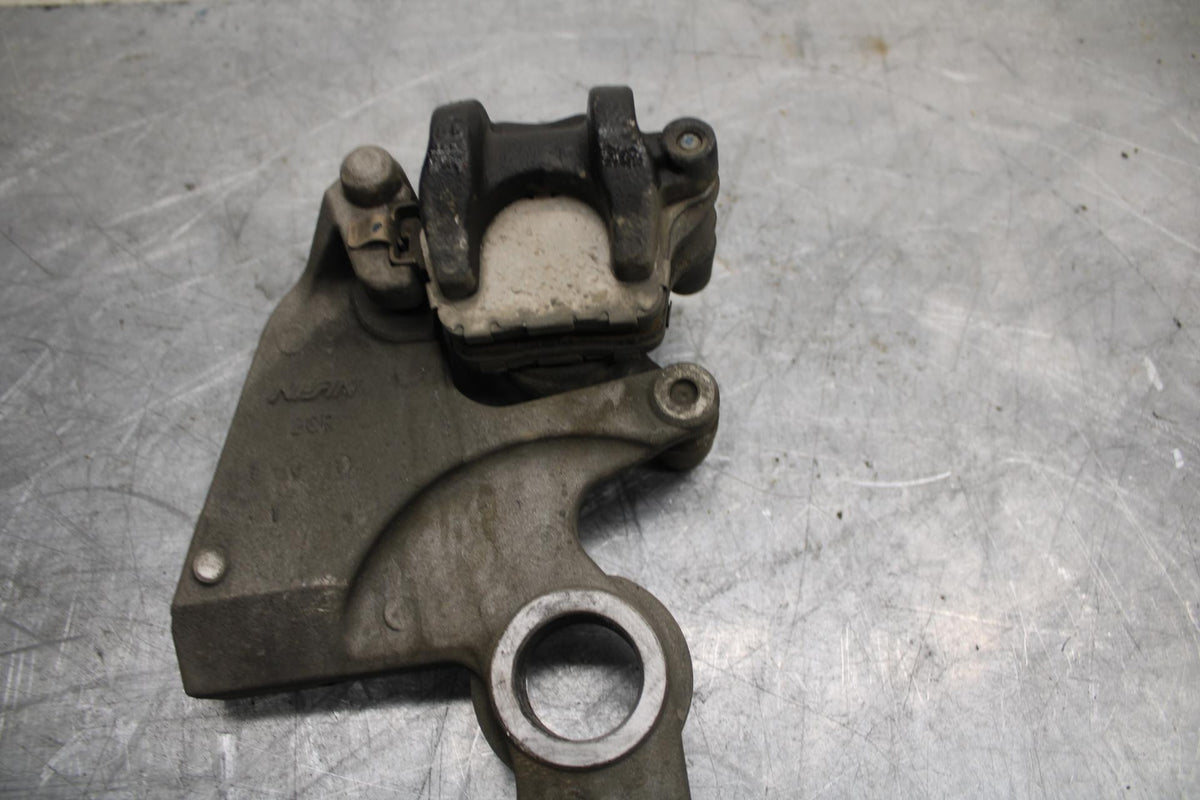 18 YAMAHA YZF R1  REAR BACK BRAKE CALIPER W MOUNT BRACKET BB473