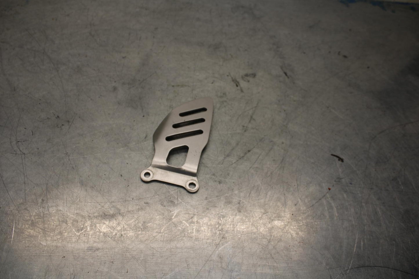 06-07 SUZUKI GSXR750 RIGHT REARSET REAR SET HEEL GUARD COVER  BB424