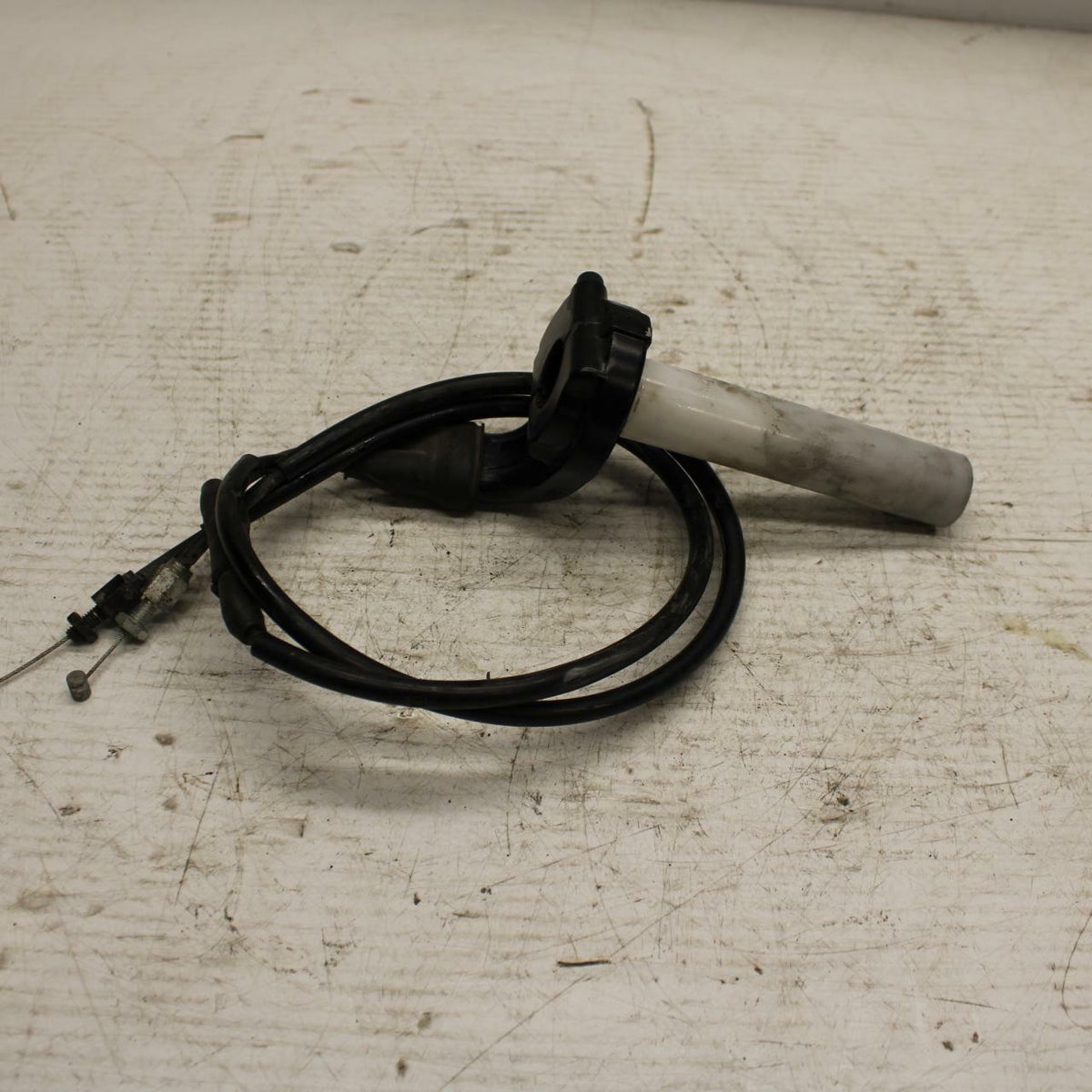 07 YAMAHA YZF R6 2c0 THROTTLE CABLE LINE HOUSING GUIDE BB297