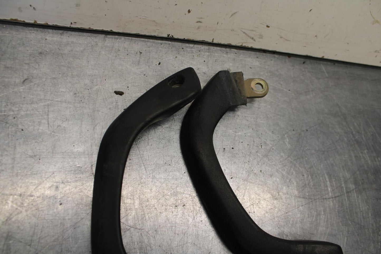 1995 Suzuki RF600R PASSENGER REAR SEAT GRAB BAR HANDLE SET BB615