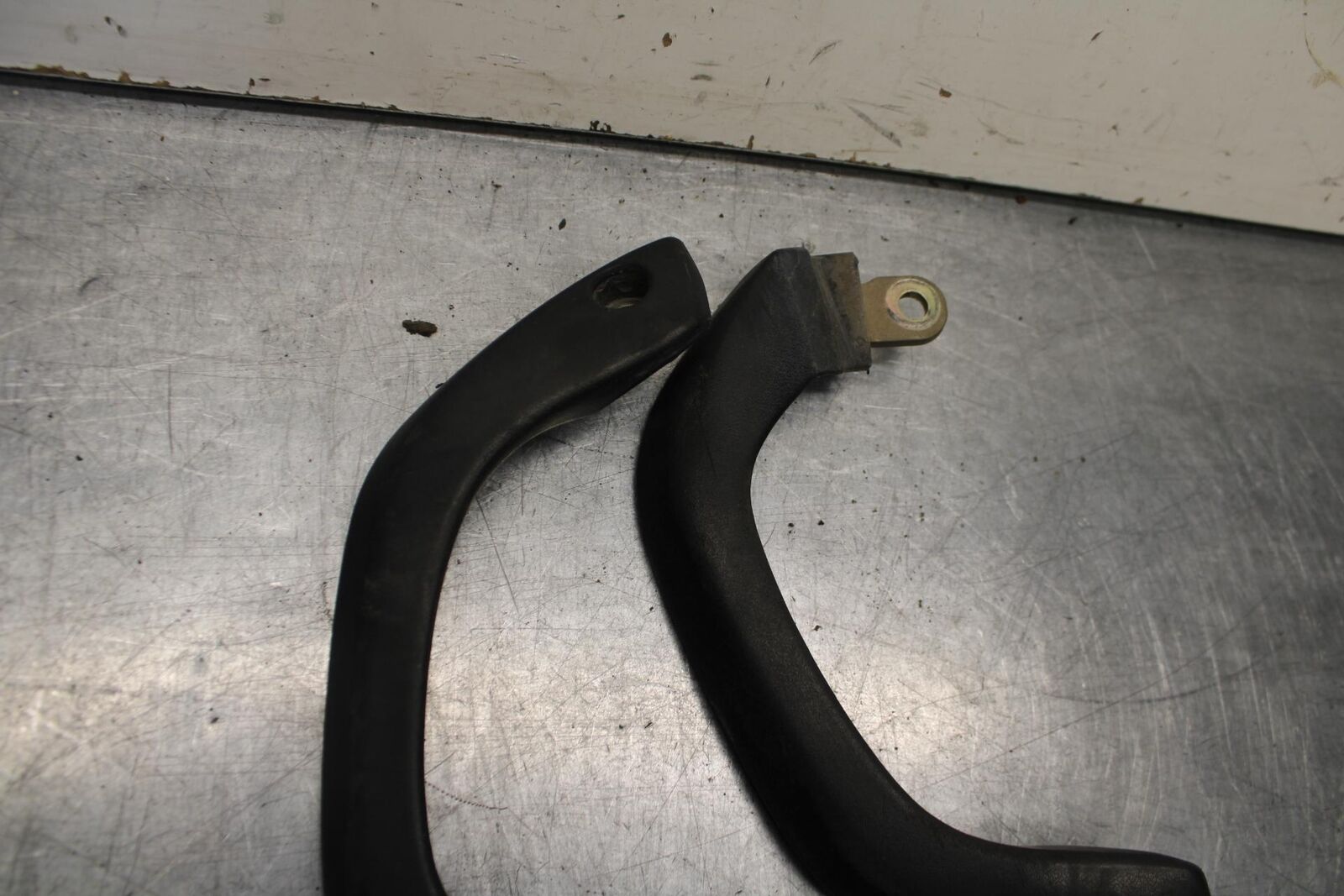 1995 Suzuki RF600R PASSENGER REAR SEAT GRAB BAR HANDLE SET BB615