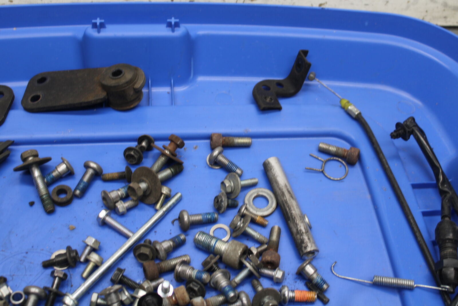 05-08 SUZUKI GSXR1000 MOUNTING BOLTS HARDWARE MOTOR SCREWS BB113