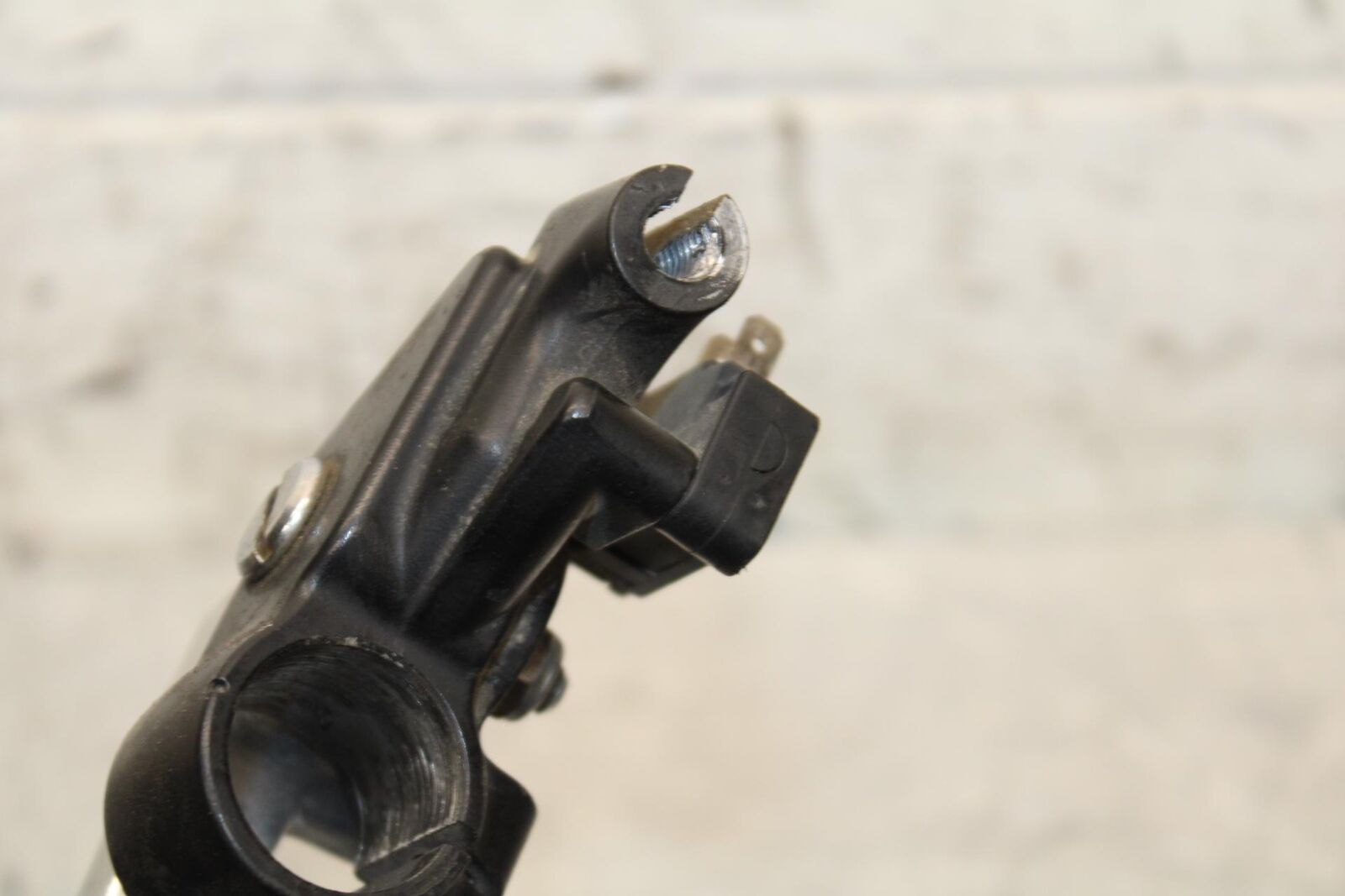 2005 Honda CBR600RR CLUTCH LEVER PERCH MOUNT BRACKET BB564