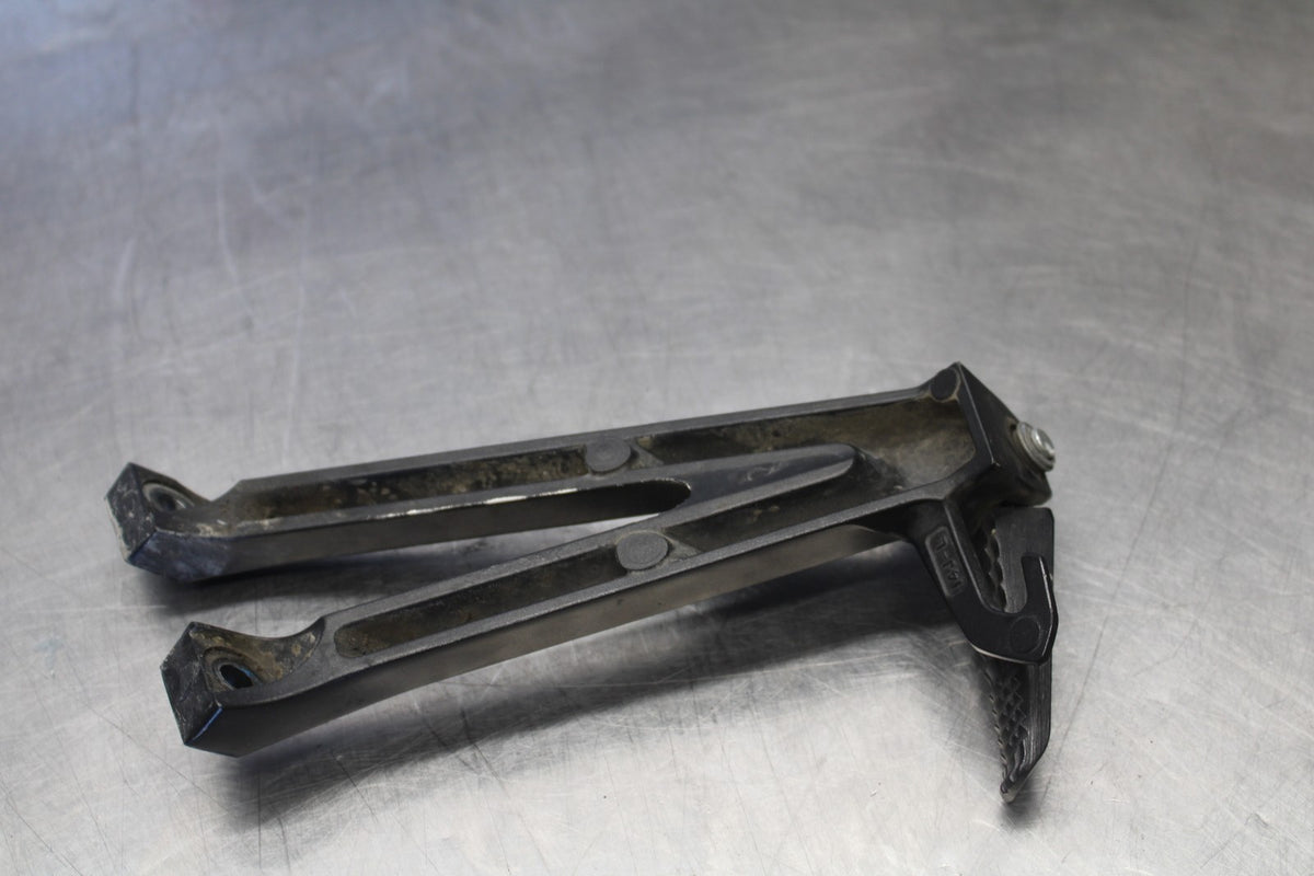 18 SUZUKI GSXR750 LEFT REAR BACK PASSENGER PEG BB891