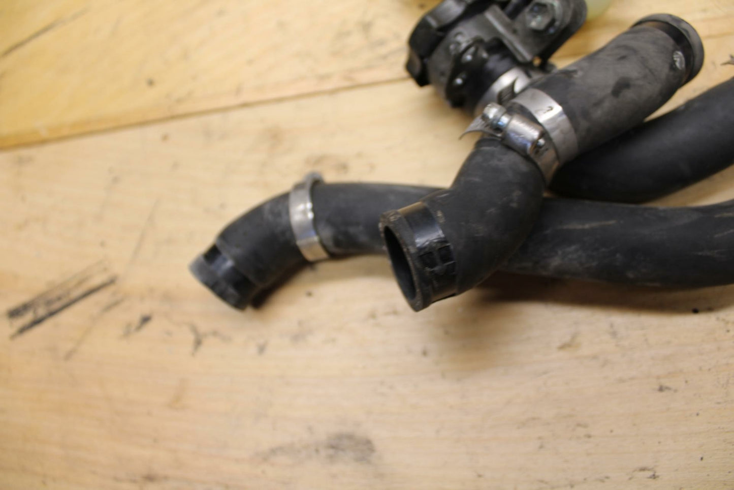 97-04 SUZUKI MARAUDER 800 RADIATOR HOSES ENGINE COOLANT WATER PIPES HOSE  BB312