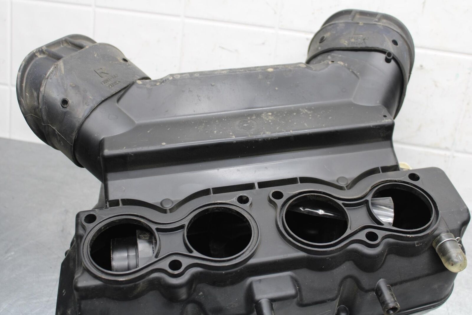 2015 Suzuki GSXR750 AIRBOX AIR INTAKE FILTER BOX BB595