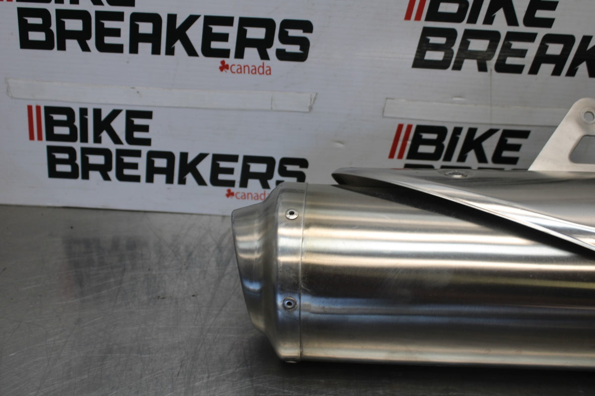 12 TRIUMPH STREET TRIPLE R RIGHT EXHAUST PIPE MUFFLER SLIP ON CAN SILENCER BB914