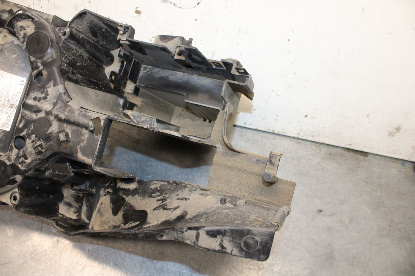 16-17 KAWASAKI VULCAN S 650 EN650 ABS BATTERY TRAY BOX HOLDER BB731