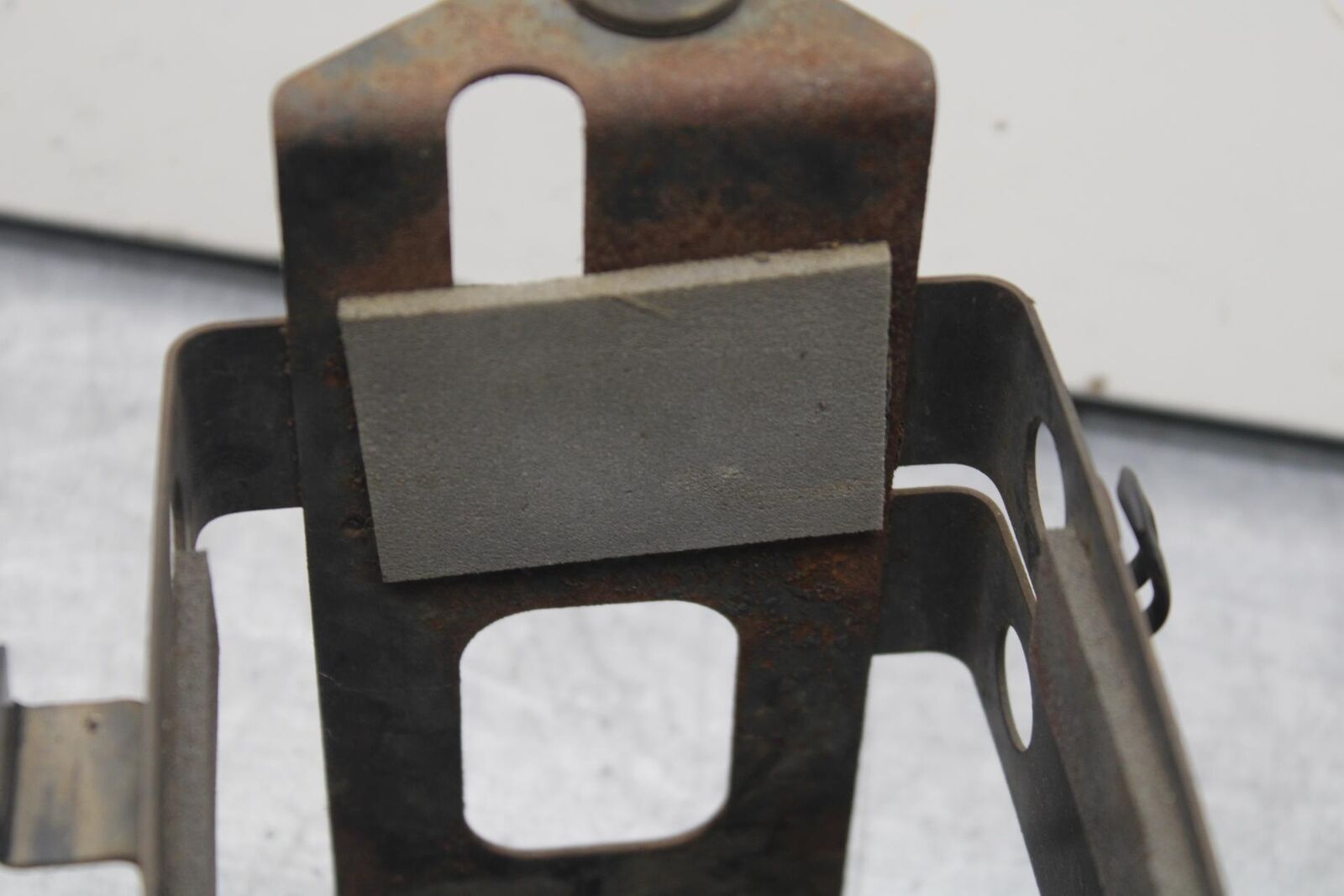 80-83 SUZUKI GS750E BATTERY BOX TRAY BB82