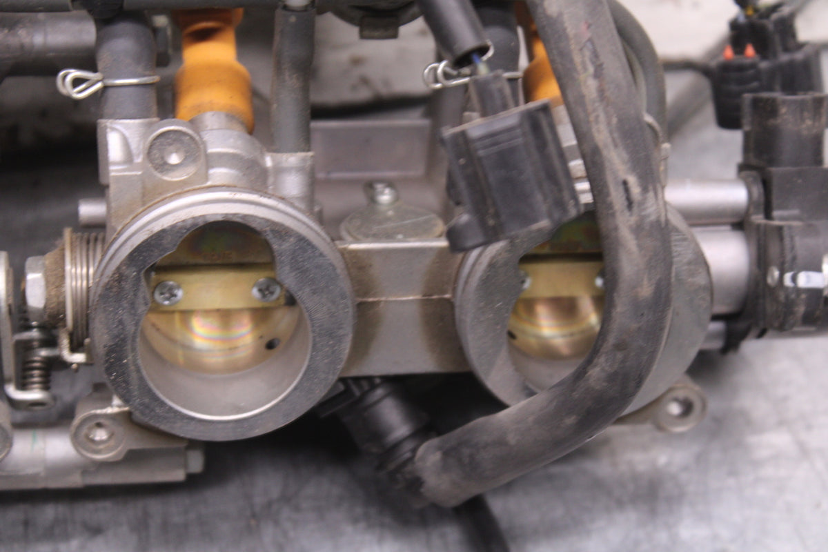 09-15 YAMAHA FZ6R MAIN FUEL INJECTORS / THROTTLE BODIES 36P-13750-10-00 BB719