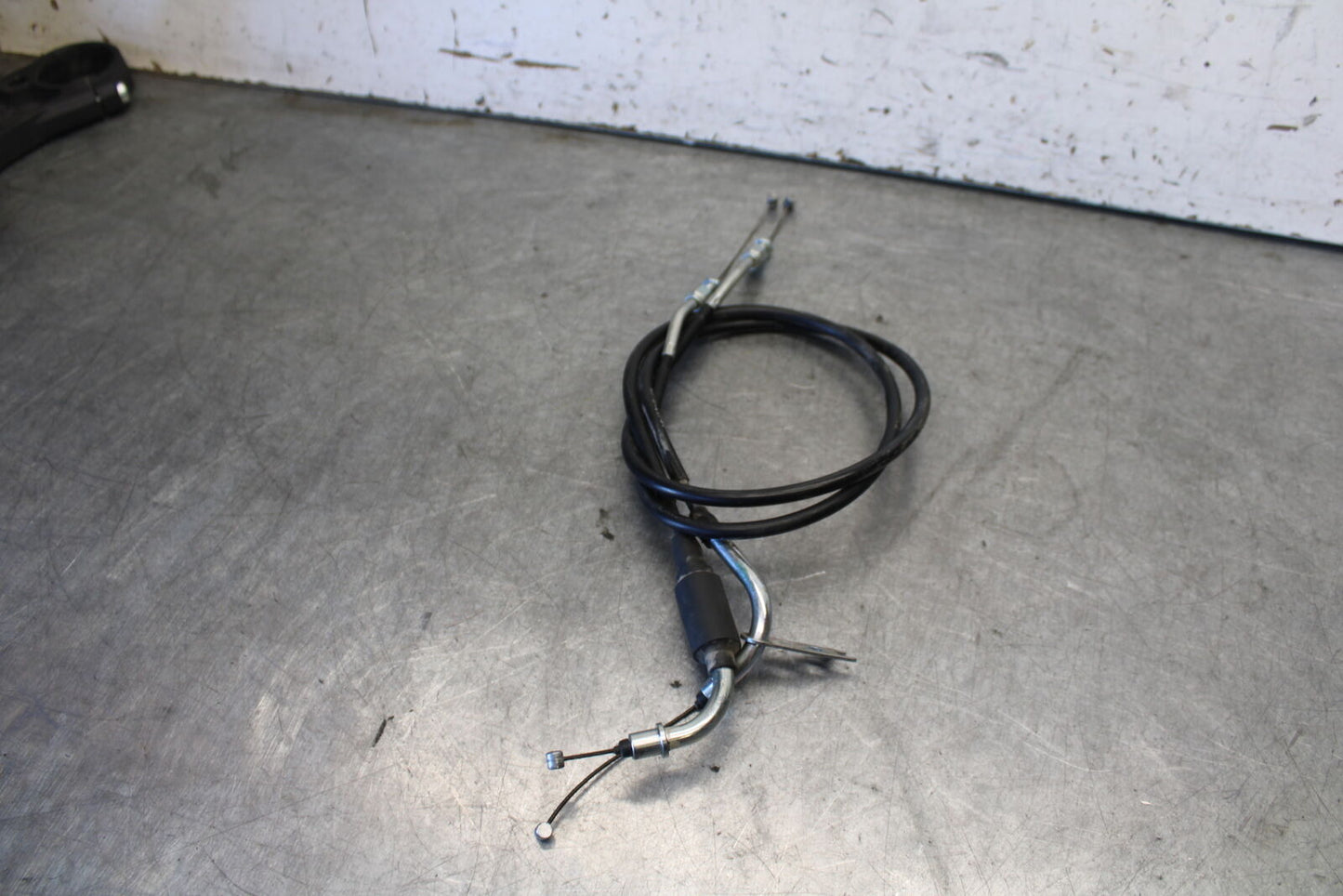 11-24 SUZUKI GSXR750 THROTTLE CABLES LINES BB687