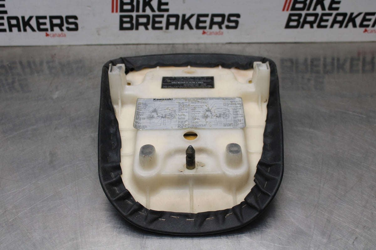 98 KAWASAKI NINJA ZX6 REAR BACK PASSENGER TANDEM SEAT PAD SADDLE PILLION BB870