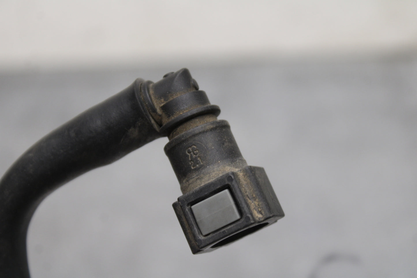 04-05 YAMAHA YZF R1 FUEL HOSE GAS LINE TUBE PIPE BB131