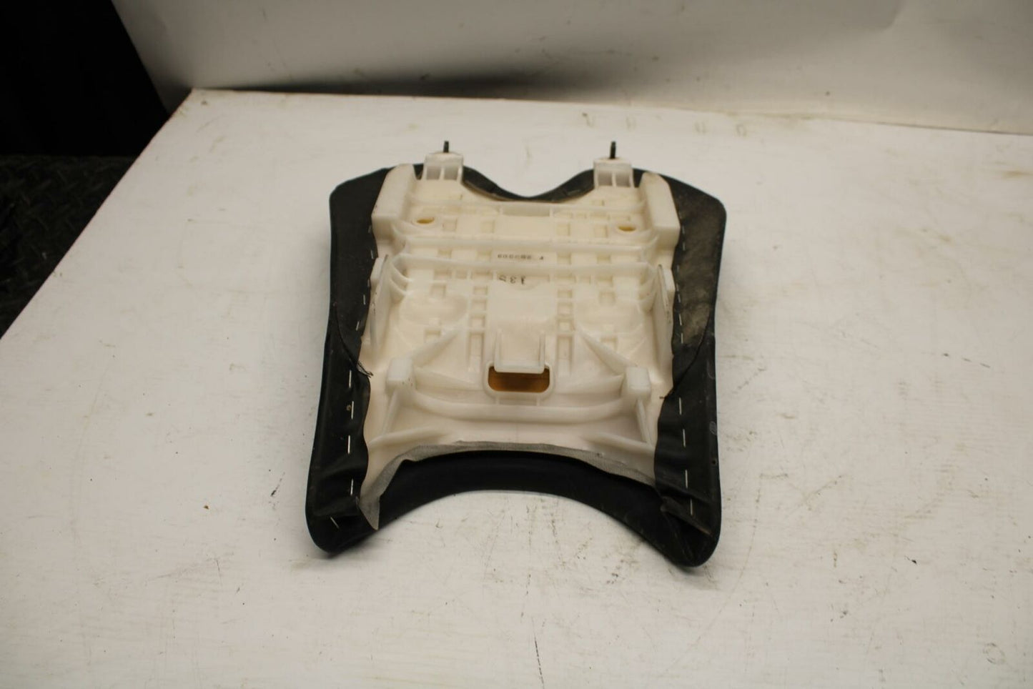 08-17 YAMAHA YZF R6 FRONT DRIVERS SEAT PAD SADDLE PILLION BB354