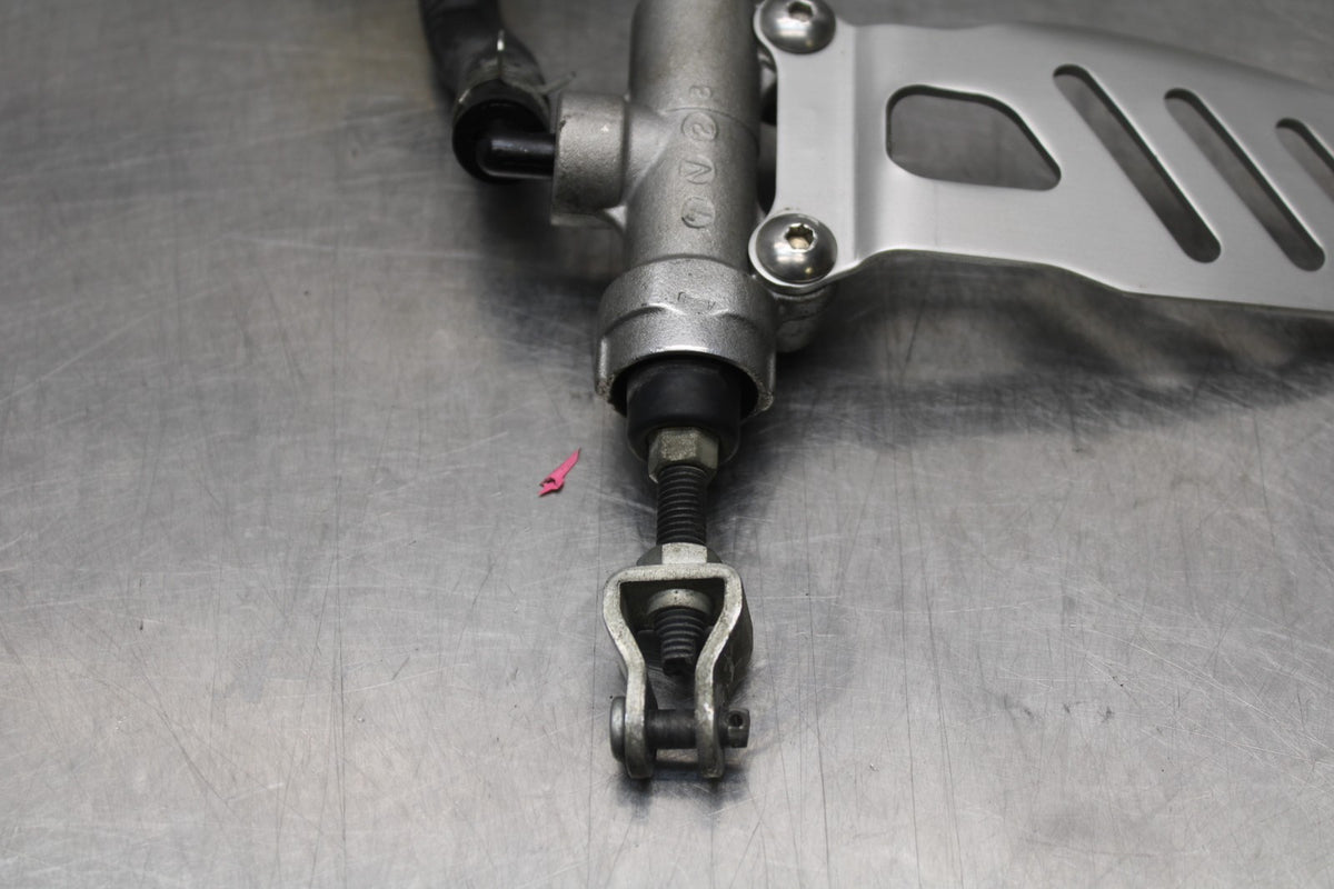 08-10 SUZUKI GSXR 600 REAR BACK BRAKE MASTER CYLINDER W RESERVOIR BB835