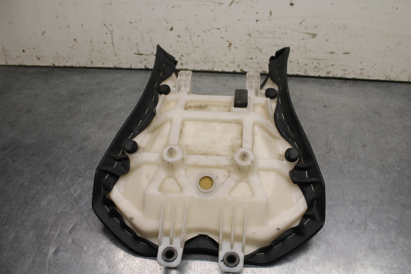 12-13 KAWASAKI Z1000 FRONT DRIVERS SEAT PAD SADDLE PILLION BB743