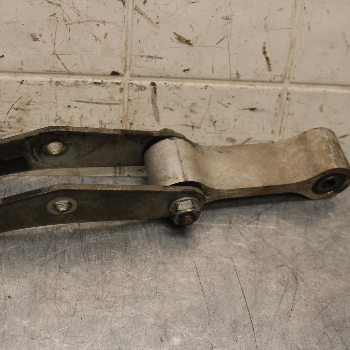 2000 Honda CBR600F4 REAR DOGBONE SHOCK LINKAGE LINK 52475-MAS-E00 BB552
