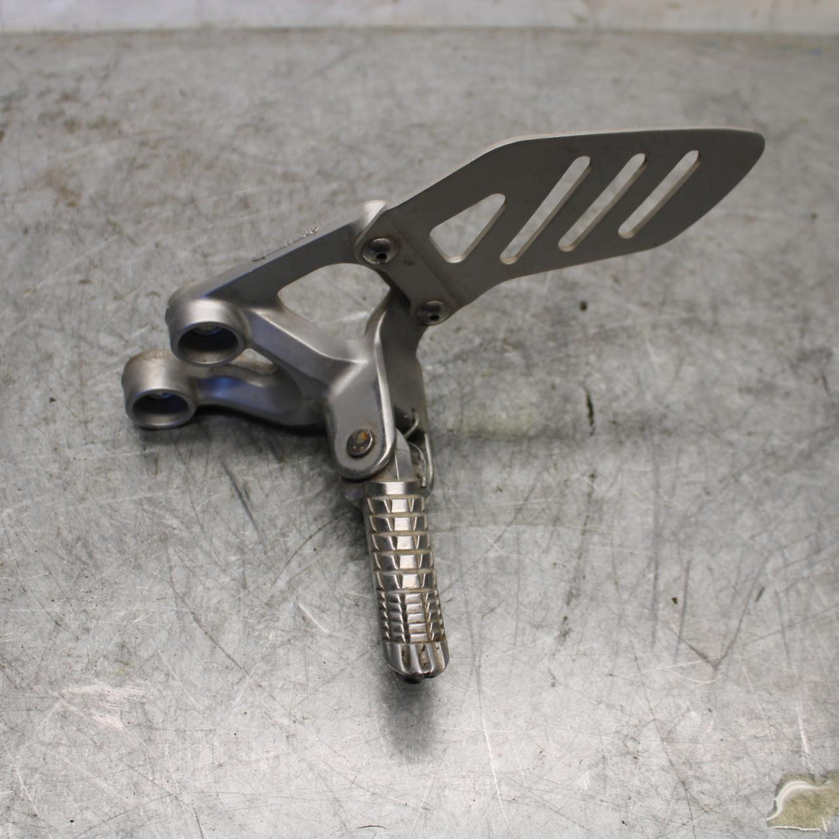 08-10 SUZUKI GSXR600 LEFT REARSET REAR SET DRIVER FOOT PEG REST STOP BB430