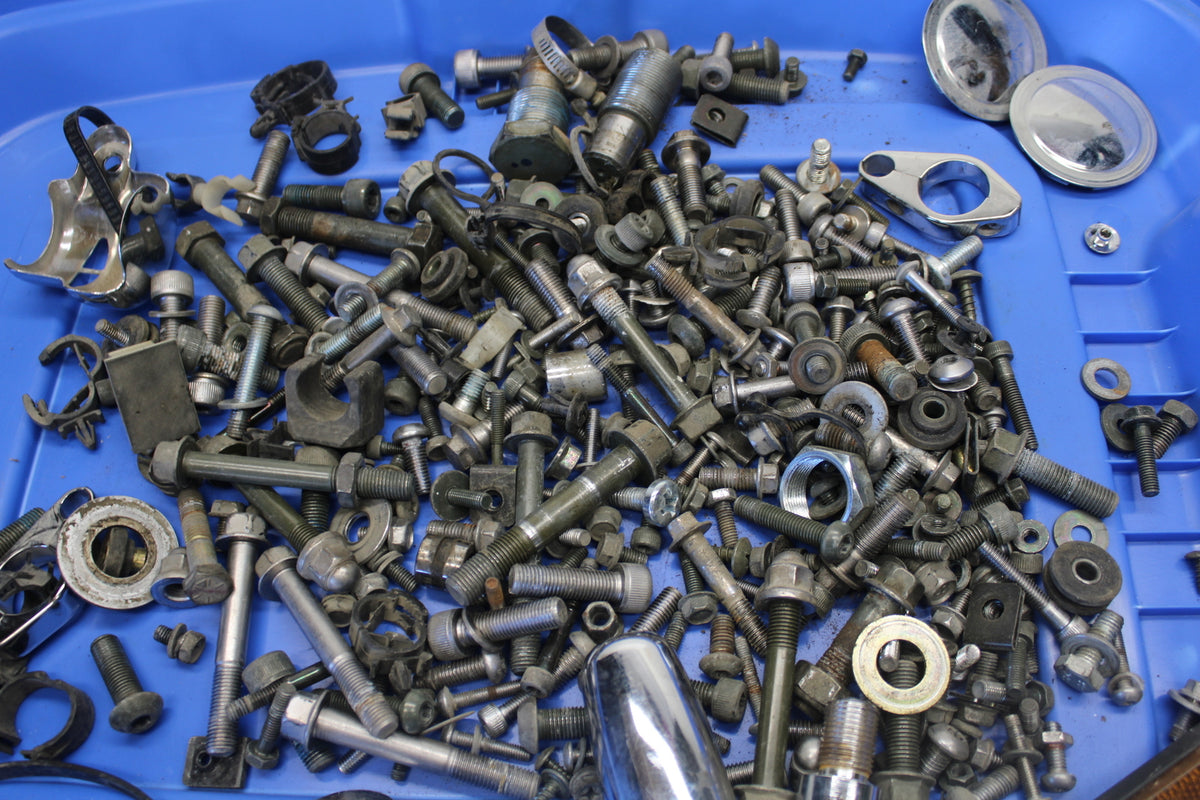 05-06 YAMAHA ROYAL STAR MOUNTING BOLTS HARDWARE MOTOR SCREWS BB697
