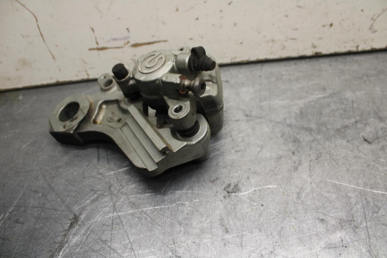 16-18 KTM 690 DUKE REAR BACK BRAKE CALIPER W MOUNT BRACKET BB631