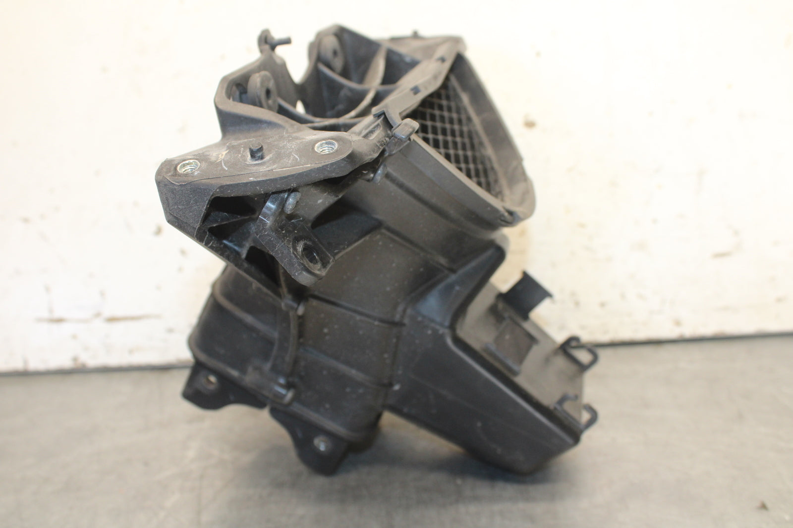 09-12 KAWASAKI NINJA ZX6R UPPER FAIRING MIRROR GAUGES STAY BRACKET BB698