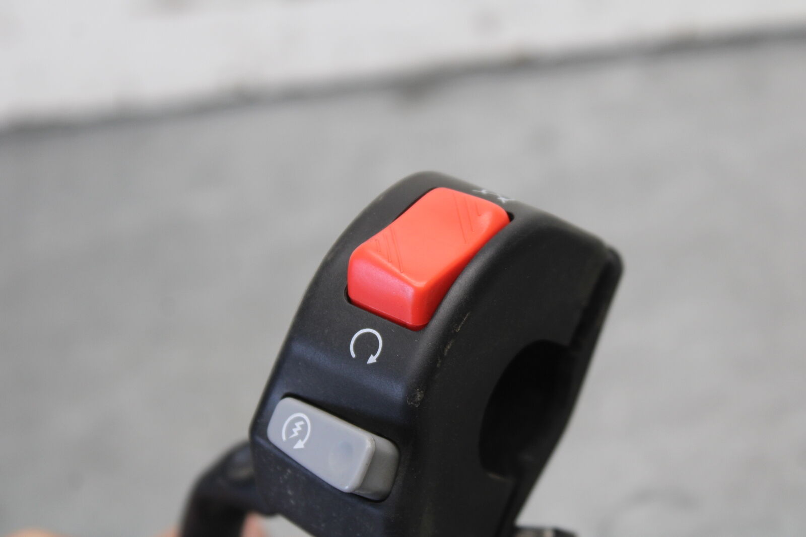 13-18 KAWASAKI NINJA ZX6R RIGHT CLIP ON HANDLE KILL OFF START SWITCHES  BB682