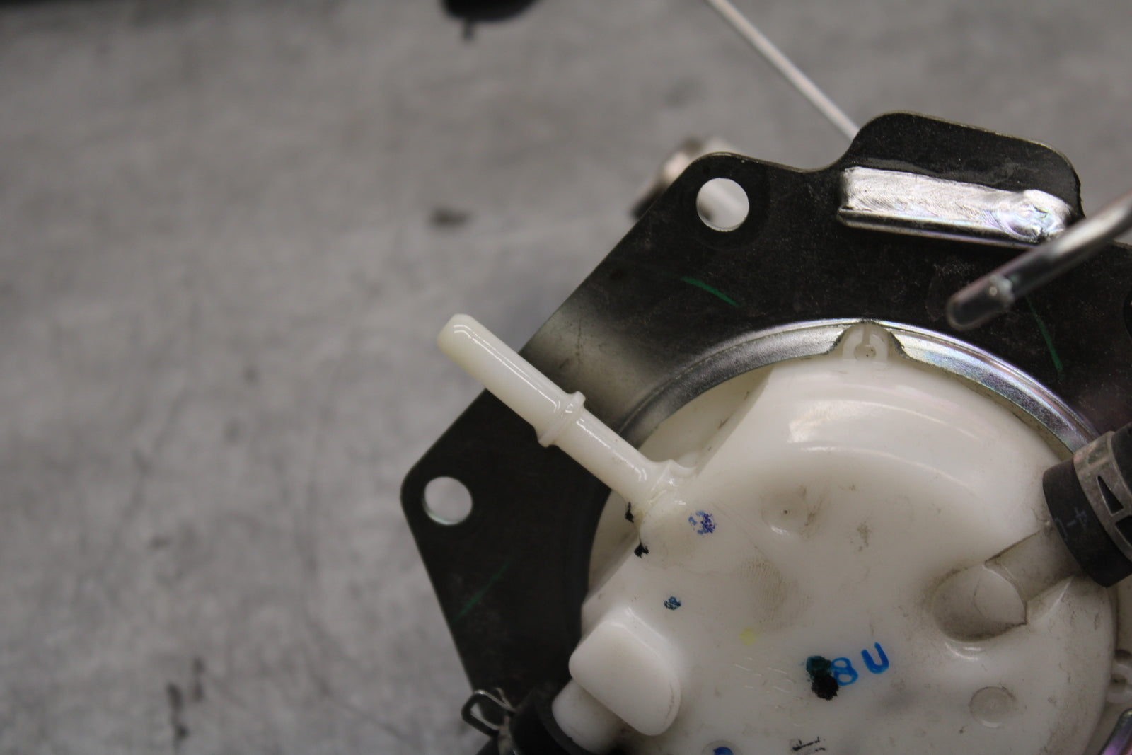 15-16 HONDA CB300F FUEL PUMP GAS PETROL SENDER UNIT BB740