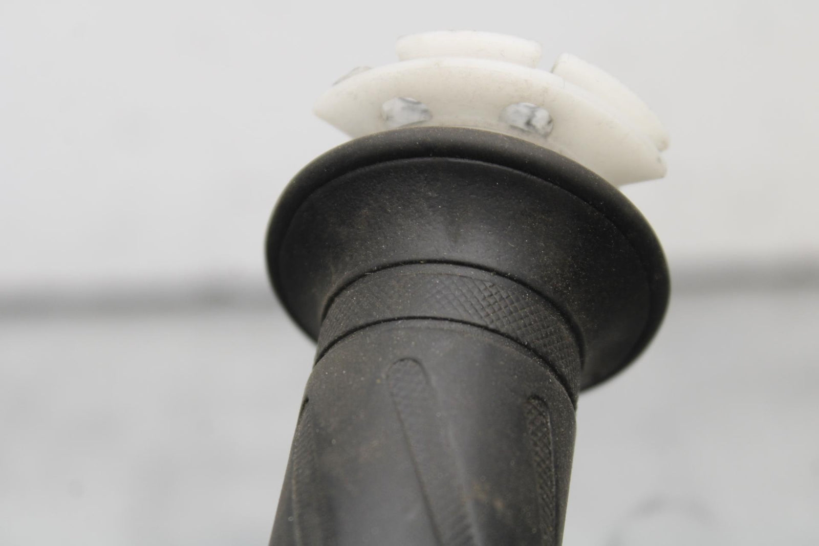 01-03 SUZUKI GSXR600 RIGHT THROTTLE GRIP BB633
