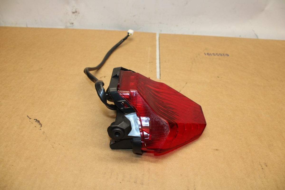 19-21 YAMAHA YZF R3 REAR TAIL TAILLIGHT BACK BRAKE LIGHT BB378
