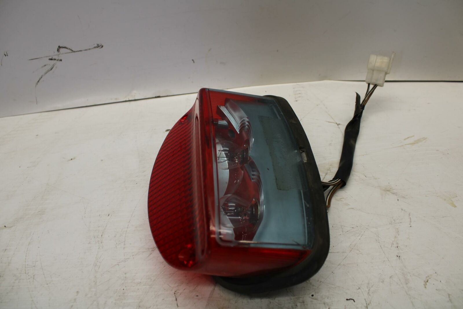 04-09 SUZUKI GS500F REAR TAIL TAILLIGHT BACK BRAKE LIGHT 35710-01D30 BB261