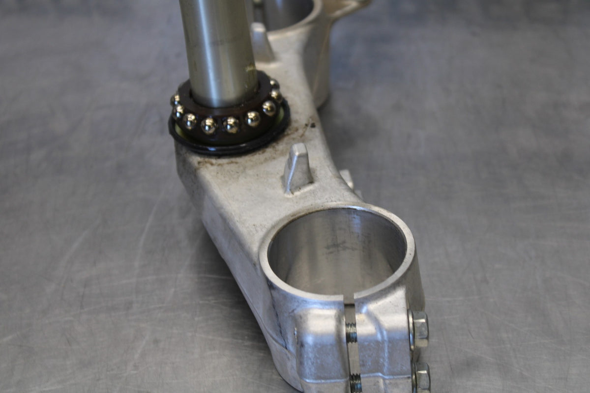 18 SUZUKI GSXR750 FRONT FORKS CLAMP LOWER TRIPLE TREE STEM BB891