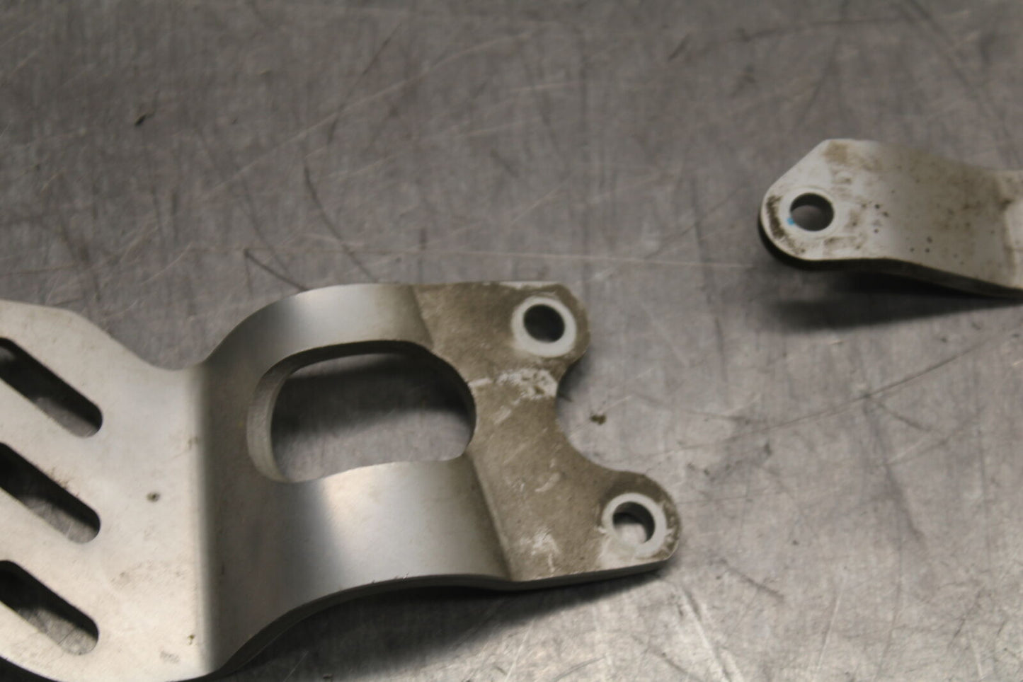 08-09 YAMAHA YZF R6S REARSET REAR SET HEEL GUARD COVER  BB114
