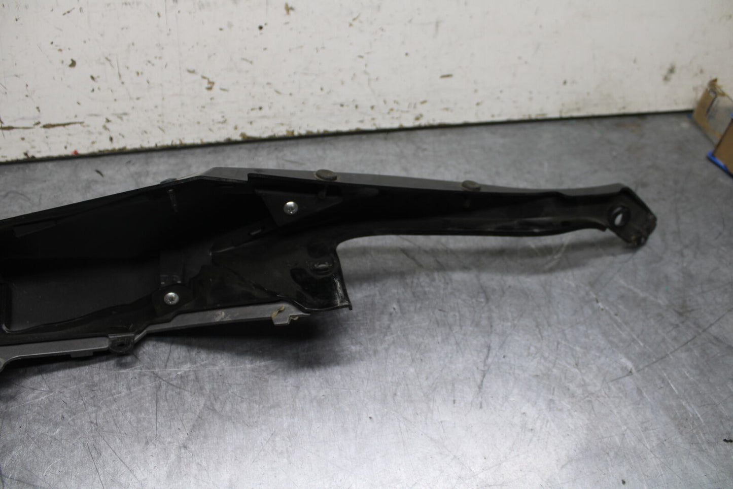 08-10 SUZUKI GSXR 600  RIGHT REAR BACK TAIL FAIRING COWL SHROUD BB101