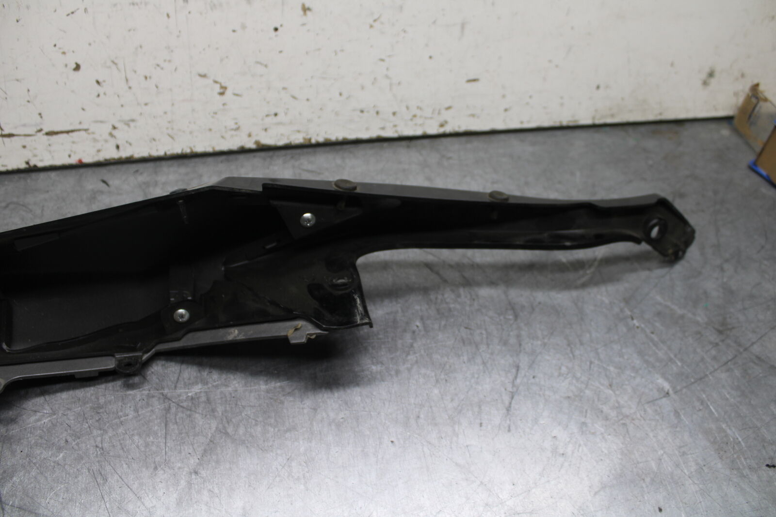 08-10 SUZUKI GSXR 600  RIGHT REAR BACK TAIL FAIRING COWL SHROUD BB101