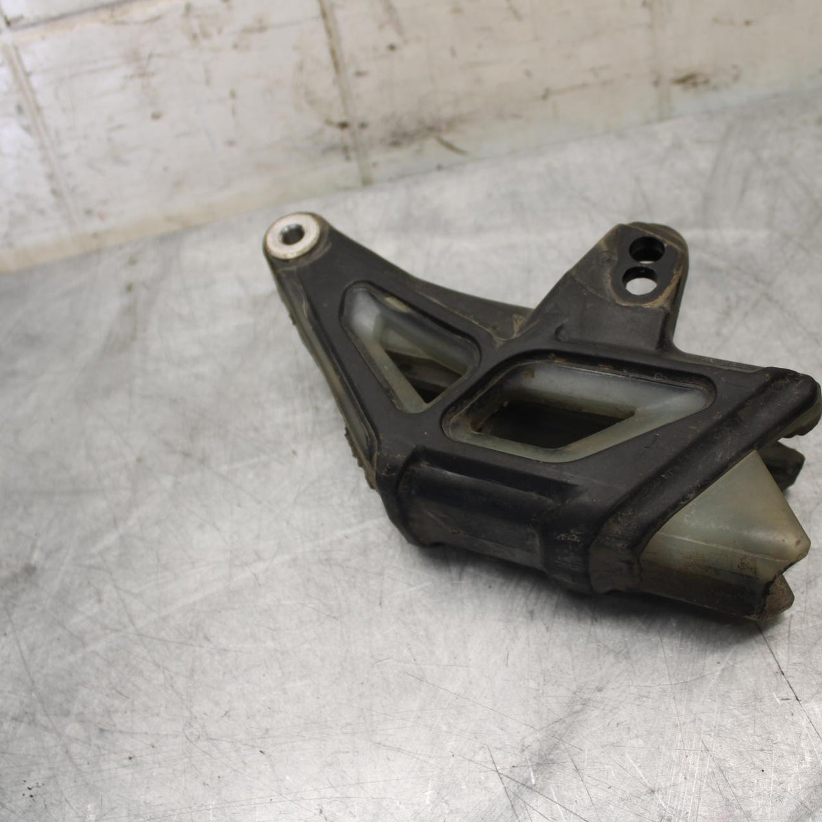 22 KTM 890 ADVENTURE   SWINGARM CHAIN BUFFER SLIDER GUIDE BB514