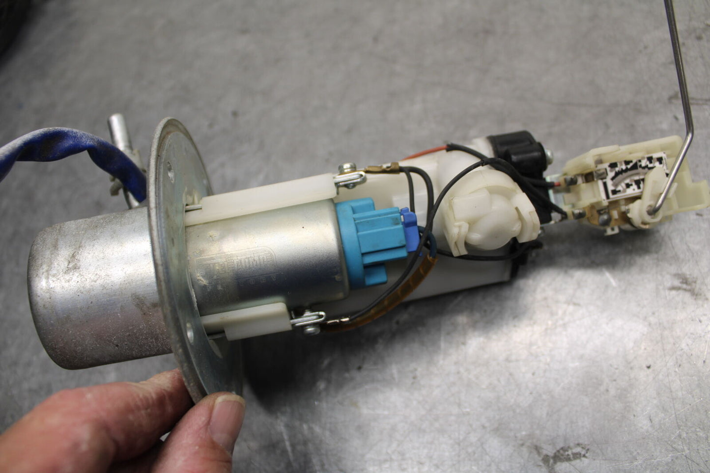 05-06 SUZUKI GSXR1000 FUEL PUMP GAS PETROL SENDER UNIT 15100-41G00 BB677