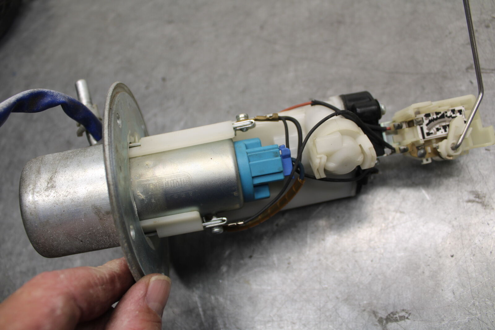 05-06 SUZUKI GSXR1000 FUEL PUMP GAS PETROL SENDER UNIT 15100-41G00 BB677