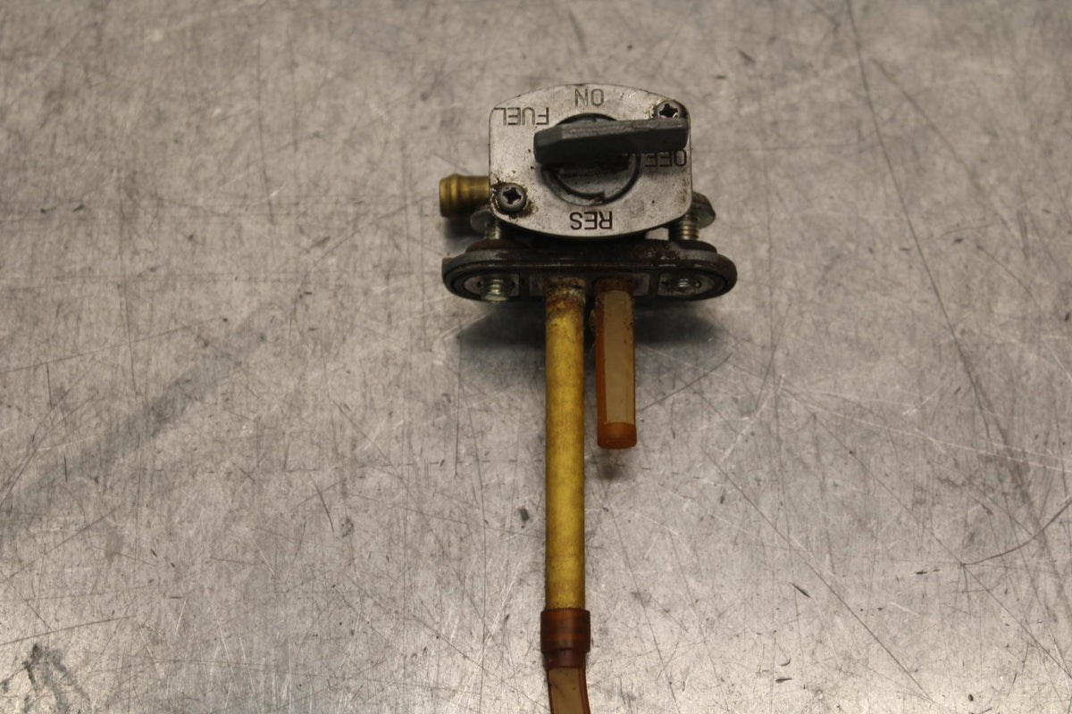2001 Yamaha Banshee 350 YFZ350 FUEL GAS TANK PETCOCK SHUT ON OFF VALVE BB79