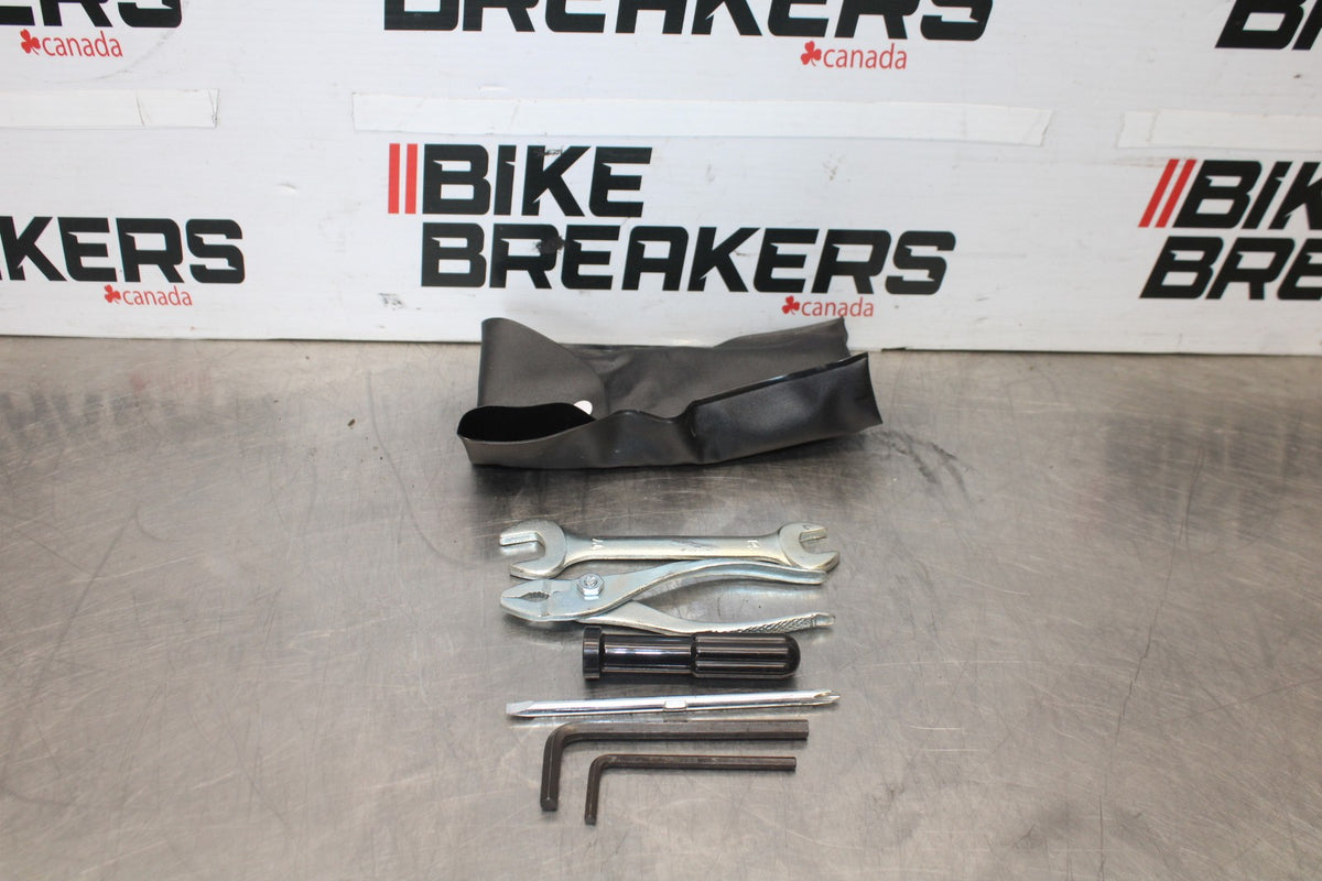 07 SUZUKI BOULEVARD M50 STOCK TOOLS OEM TOOL BAG KIT SET BB897