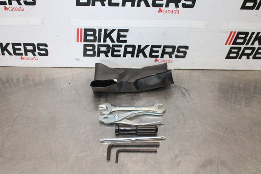 07 SUZUKI BOULEVARD M50 STOCK TOOLS OEM TOOL BAG KIT SET BB897