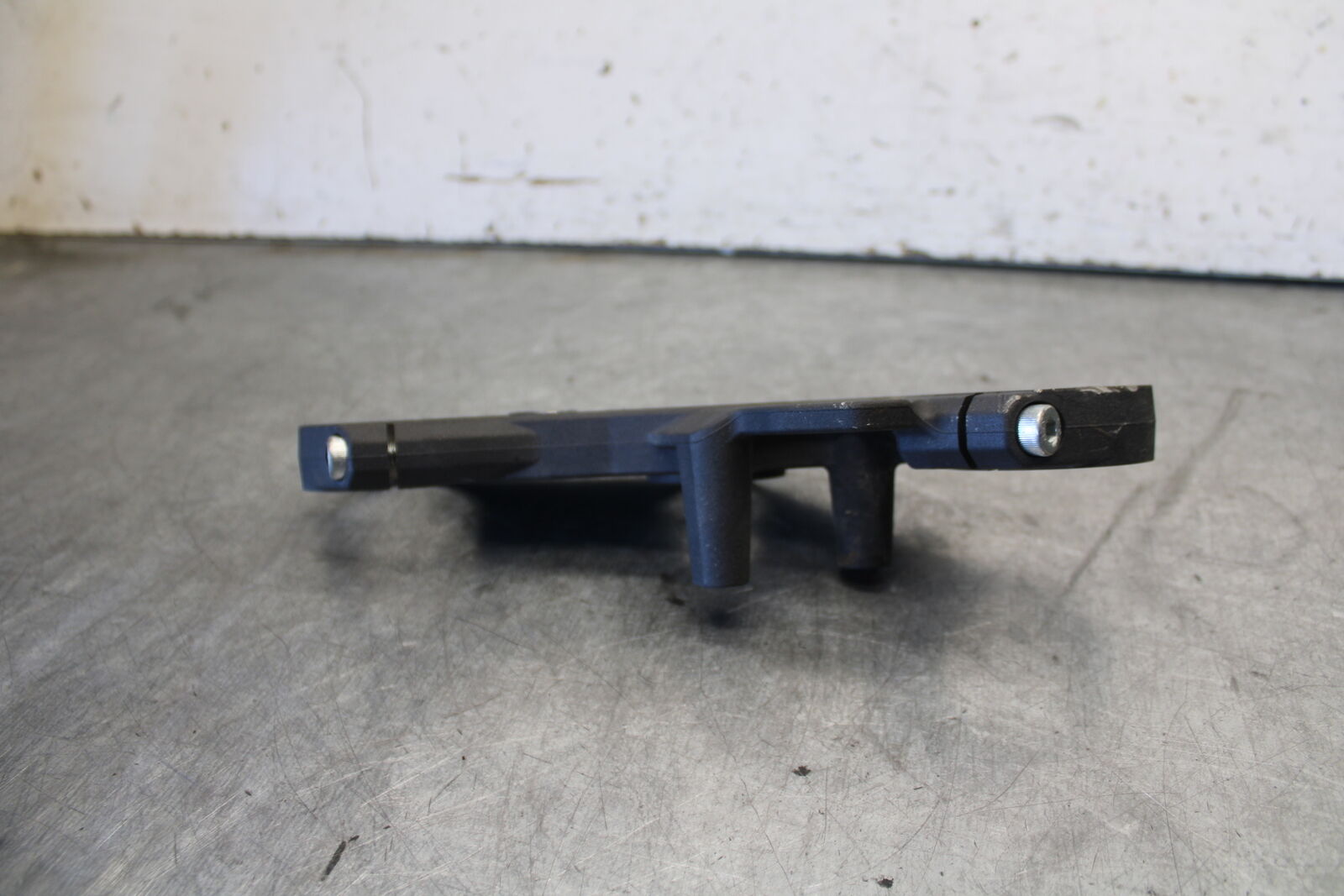 11-24 SUZUKI GSXR750 FORKS UPPER TRIPLE TREE CLAMP BB687
