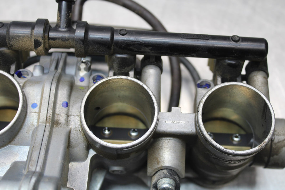 23-26 KAWASAKI NINJA ZX4RR MAIN FUEL INJECTORS / THROTTLE BODIES BB872