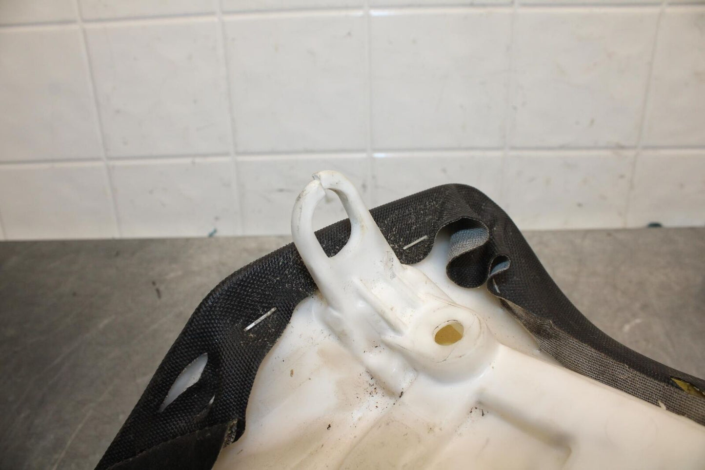 11-22 SUZUKI GSXR600 FRONT DRIVERS SEAT BB582