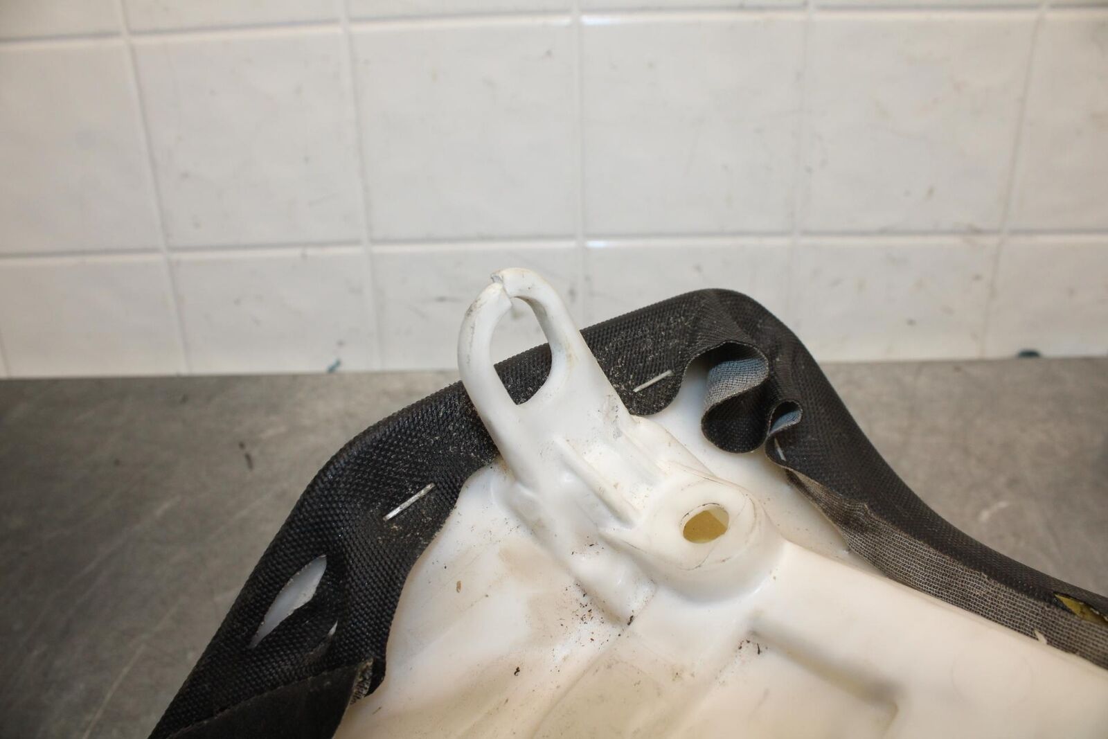11-22 SUZUKI GSXR600 FRONT DRIVERS SEAT BB582