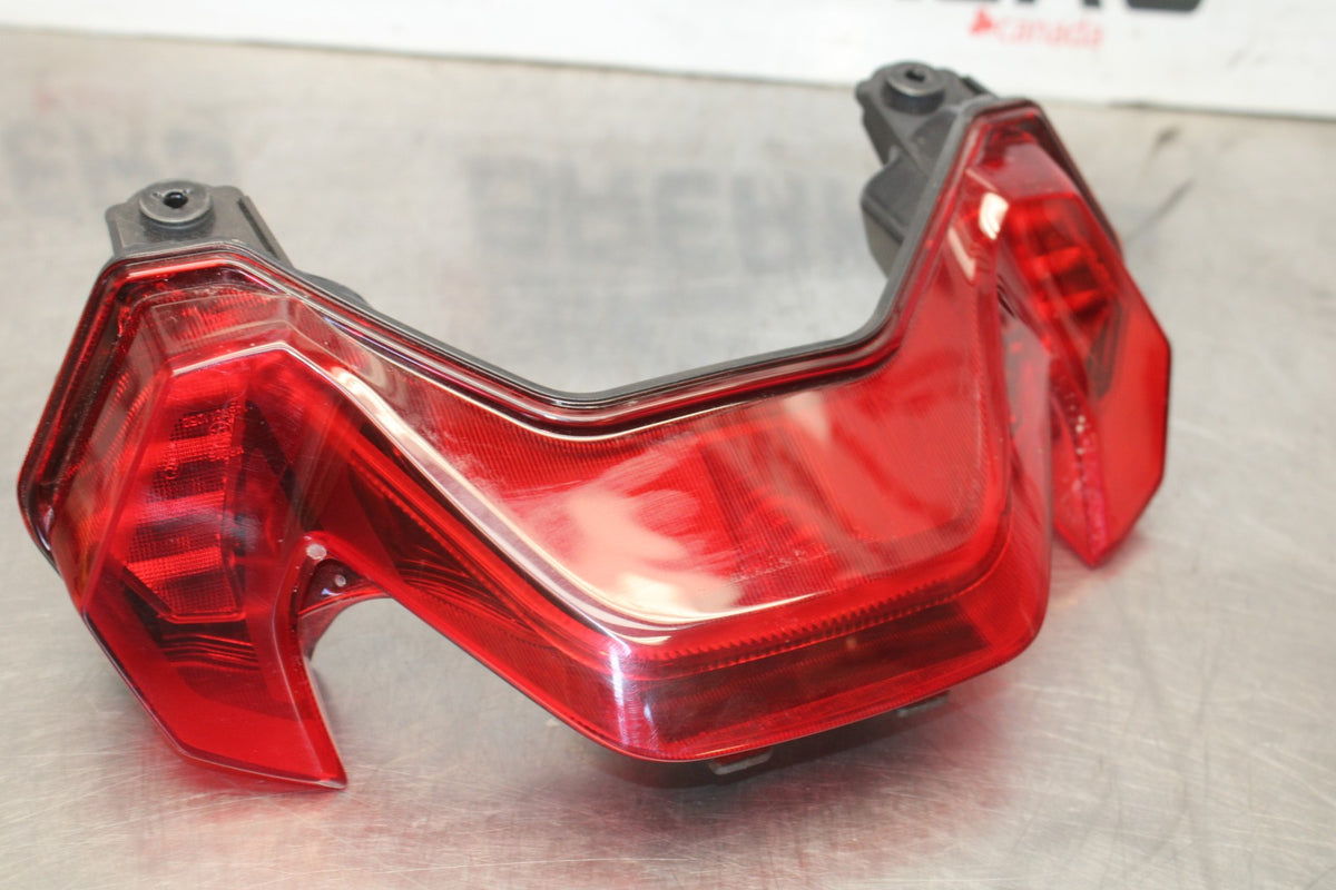 25 KAWASAKI Z900 REAR TAIL TAILLIGHT BACK BRAKE LIGHT BB928