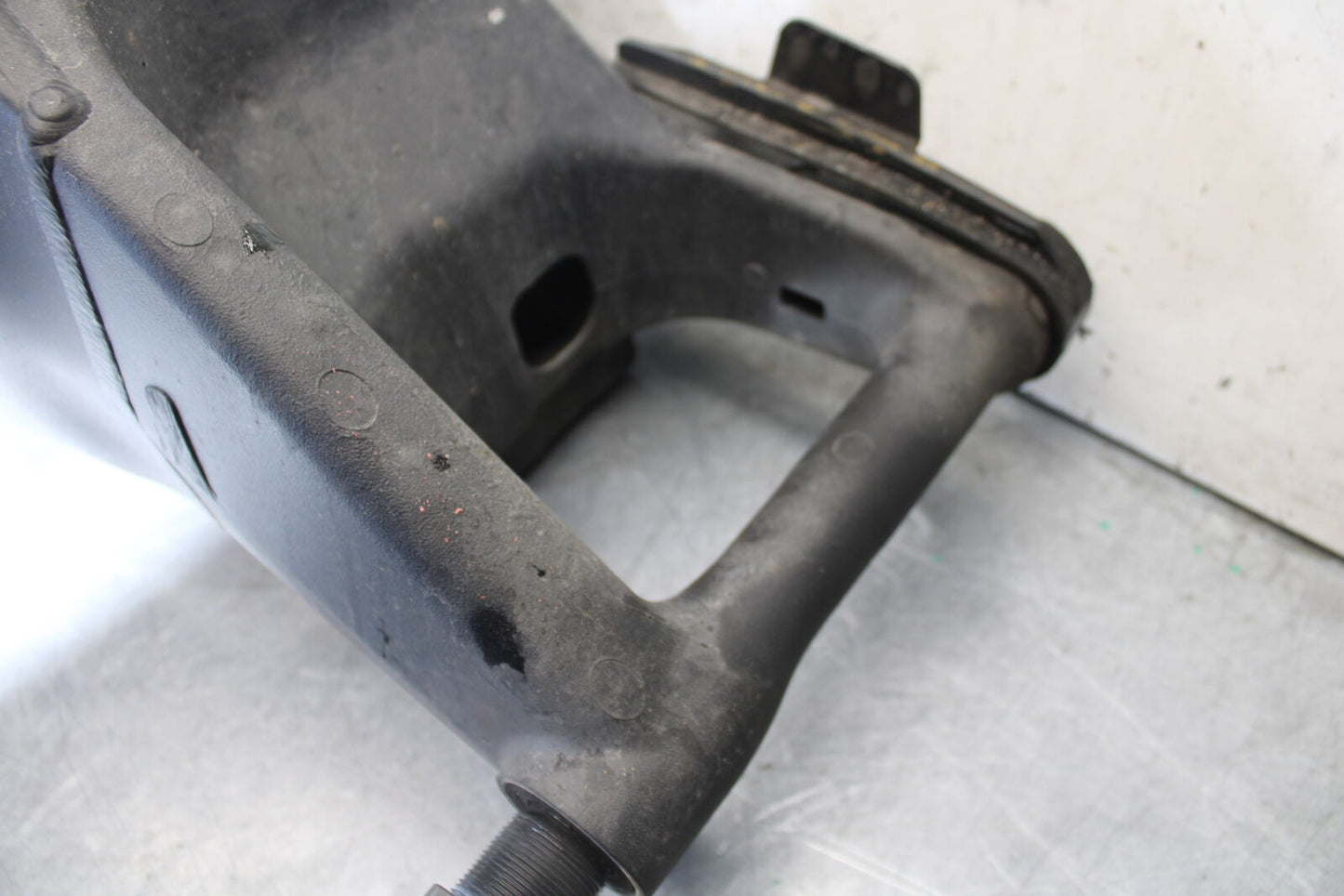 09-12 KAWASAKI NINJA ZX6R REAR SWINGARM BACK SWING ARM 33001-0212 BB698